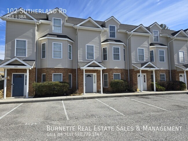 102 Sutherland Dr in Radford, VA - Building Photo - Building Photo