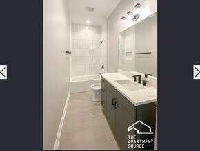 1050 W Cornelia Ave, Unit 2 in Chicago, IL - Foto de edificio - Building Photo