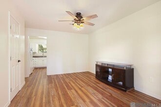 911 Hatchell Ln in Denham Springs, LA - Foto de edificio - Building Photo