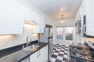 421 Van Dyke in Oakland, CA - Foto de edificio - Building Photo