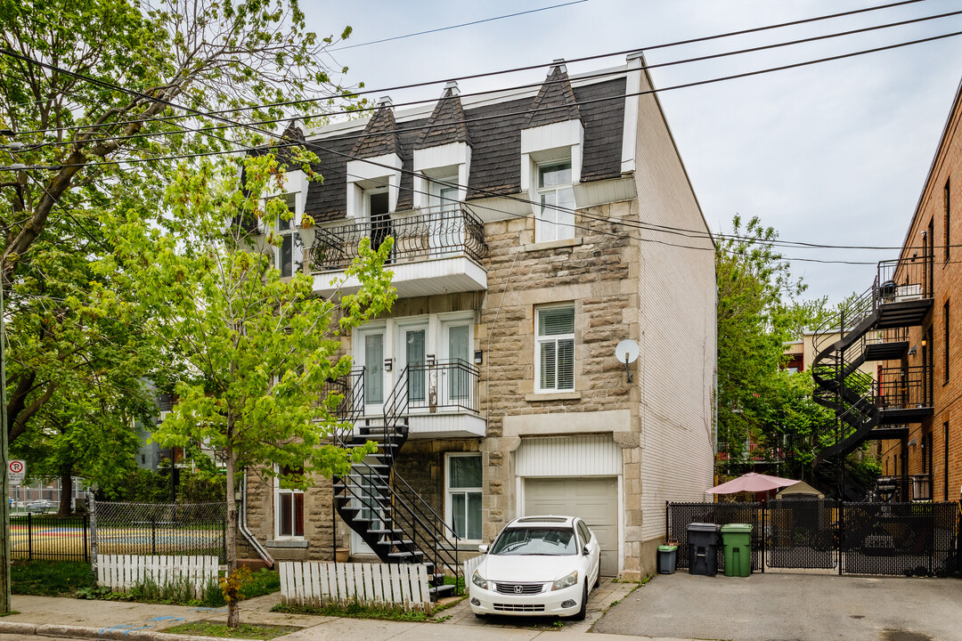 219 Saint-Philippe Rue in Montréal, QC - Building Photo