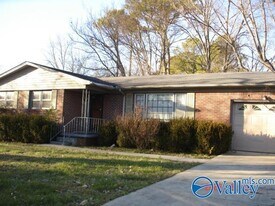 3319 Barton Ave NW in Huntsville, AL - Building Photo