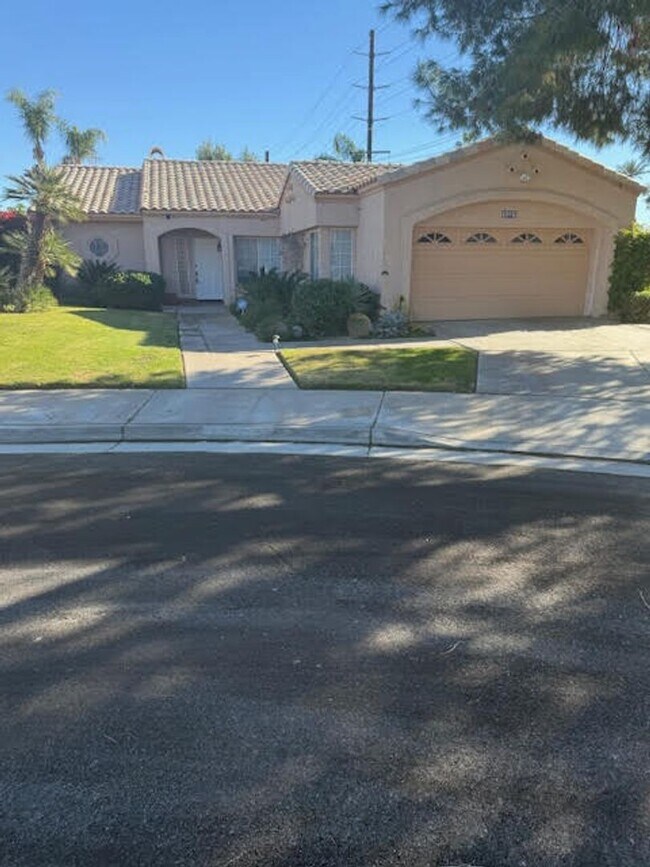 40940 Avenida Estrada in Palm Desert, CA - Building Photo - Building Photo