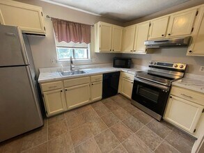 309 High Path Rd in Windsor, CT - Building Photo - Building Photo