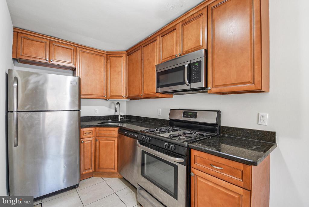 623 Magnolia Ave in Glenolden, PA - Building Photo