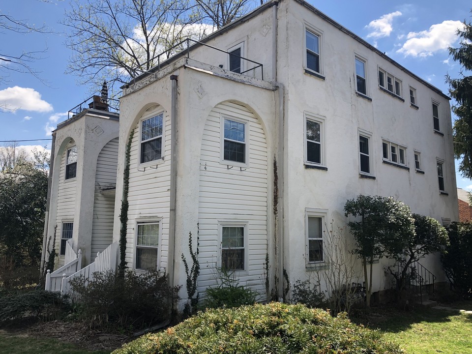 100 Sabine Ave in Narberth, PA - Building Photo