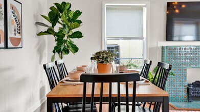 724 Gramercy Dr in Los Angeles, CA - Foto de edificio - Building Photo