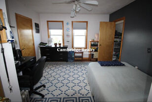 27 Princeton St, Unit 2 in Medford, MA - Building Photo