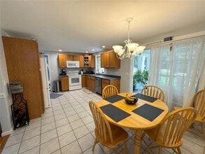 8 Healey Brook Dr in Charlestown, RI - Building Photo - Building Photo