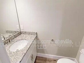 22 Cedar St in Asheville, NC - Building Photo - Building Photo
