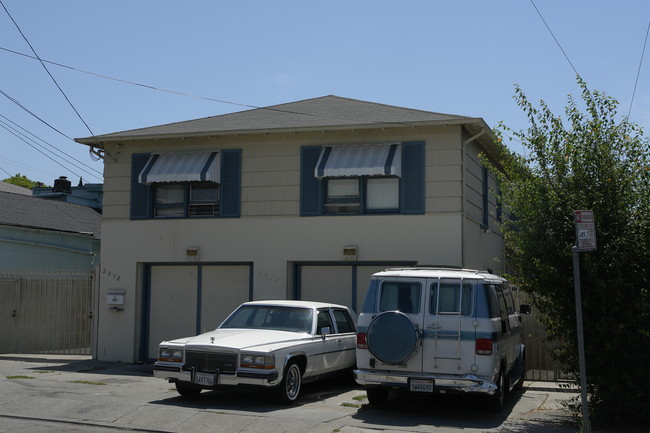 2310-2312 35th Ave in Oakland, CA - Foto de edificio - Building Photo