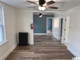 1217 Washington St in Easton, PA - Building Photo