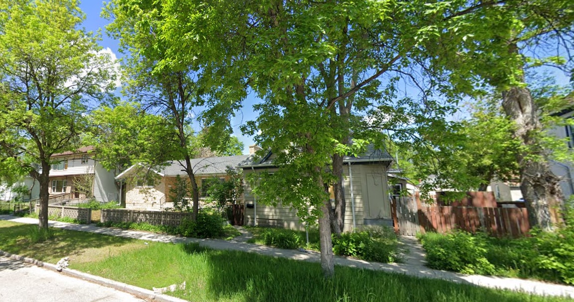 481 Stella Ave in Winnipeg, MB - Building Photo