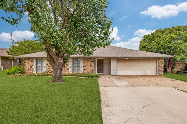 property at 1910 Aspen Dr