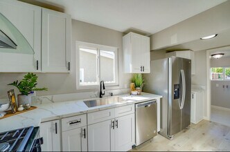 5050 Reynolds St in San Diego, CA - Building Photo - Building Photo