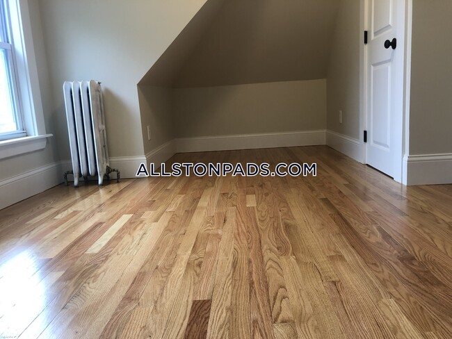 22 Mansfield St, Unit 2 in Boston, MA - Building Photo - Building Photo