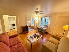 988 Memorial Dr, Unit 283 in Cambridge, MA - Foto de edificio - Building Photo
