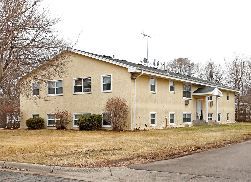 625 3rd St E in Monticello, MN - Foto de edificio