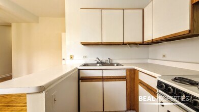 635 W Barry Ave in Chicago, IL - Building Photo - Building Photo
