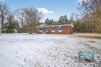 7513 Robinson Ferry Rd in White Plains, VA - Building Photo - Building Photo