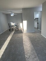 1112 Castilian Ct, Unit C-108 in Glenview, IL - Building Photo