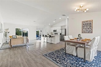 8575 99th Ct in Vero Beach, FL - Building Photo - Building Photo