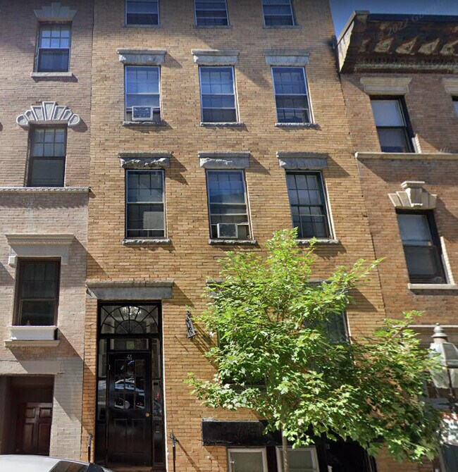 property at 44 Anderson St