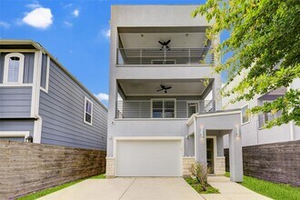 34 N St Charles St in Houston, TX - Foto de edificio - Building Photo