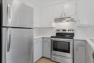 11661 Erwin St in Los Angeles, CA - Building Photo - Building Photo