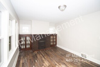 3204 W 92nd St-Unit -Down in Cleveland, OH - Building Photo - Building Photo