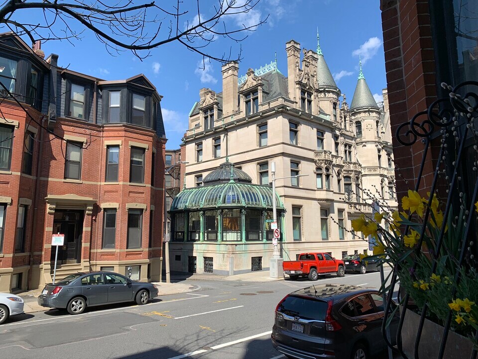48 Hereford St, Unit GF in Boston, MA - Building Photo