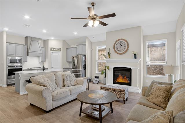 3933 Sidney Ln in Travis Ranch, TX - Building Photo