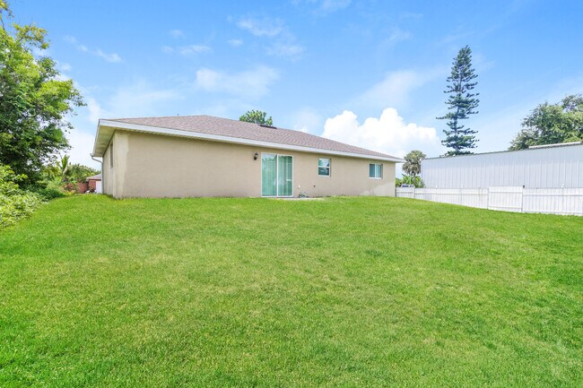 3312 26th St SW in Lehigh Acres, FL - Foto de edificio - Building Photo