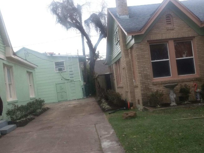 Barbee Street Apartments in Houston, TX - Building Photo - Building Photo