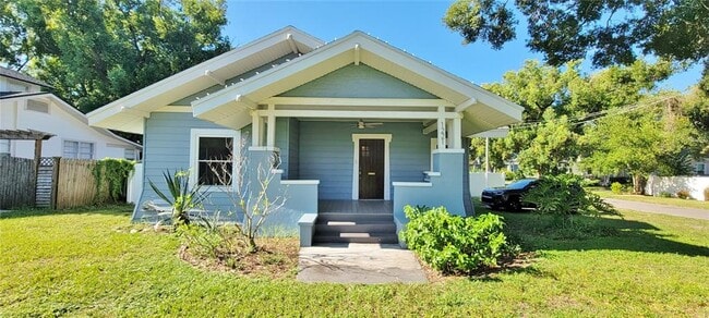 property at 1221 E Chelsea St