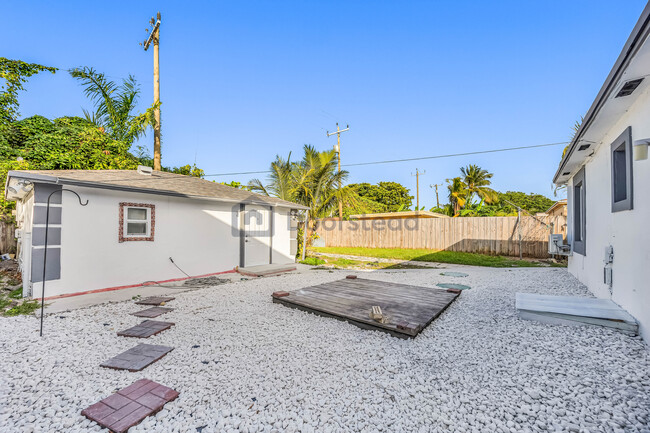 1335 NE 110th Terrace in Miami, FL - Building Photo - Building Photo