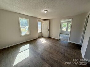 1902 W 5th Ave in Gastonia, NC - Building Photo - Building Photo