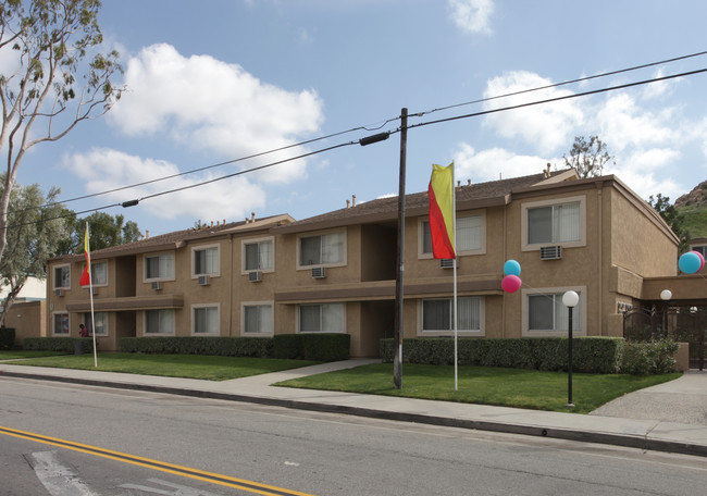 Las Colinas Apartments in Riverside, CA - Building Photo - Building Photo