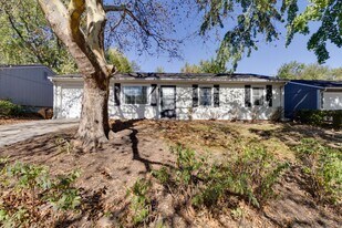 1204 E 27th St in Lawrence, KS - Building Photo