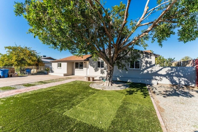 2614 W Greenway Rd in Tempe, AZ - Building Photo - Building Photo