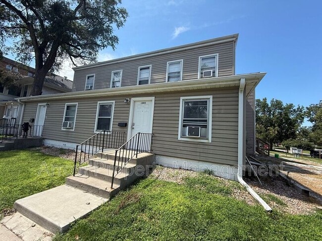 property at 1005 S 17th St