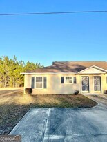409 Lawnwood Ct in Kingsland, GA - Building Photo