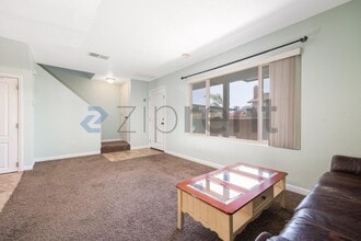 221 Westlake Dr in San Marcos, CA - Foto de edificio - Building Photo