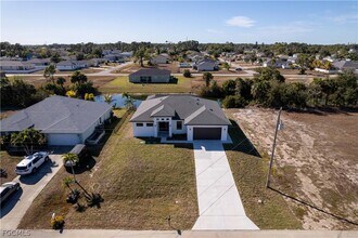 3318 NE 13th Pl in Cape Coral, FL - Building Photo - Building Photo