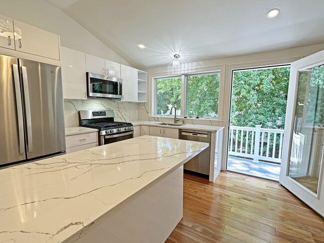 33 Salisbury Rd, Unit #1 in Newton, MA - Building Photo - Building Photo