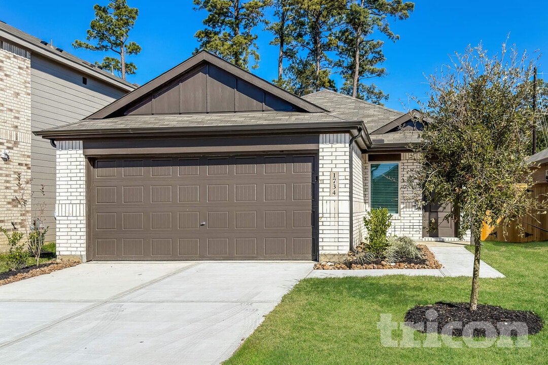 1734 Serenity Moon Dr in Crosby, TX - Building Photo