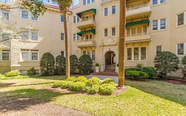 2068 Walton Wy in Augusta, GA - Foto de edificio - Building Photo