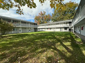 516 Massillon Rd in Akron, OH - Building Photo