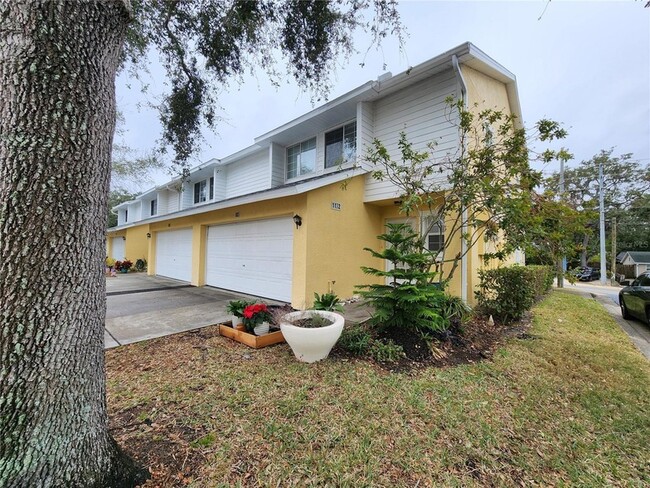 1132 Sunset Point Rd, Unit AUCMTP in Clearwater, FL - Building Photo - Building Photo