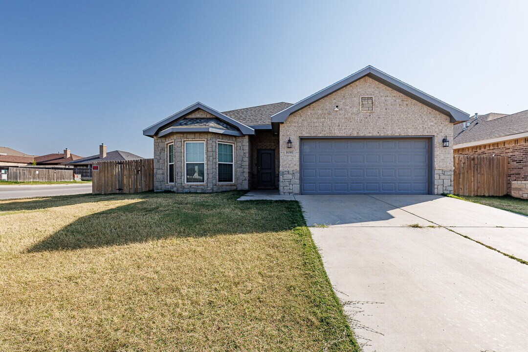 10301 Avenue W in Lubbock, TX - Building Photo